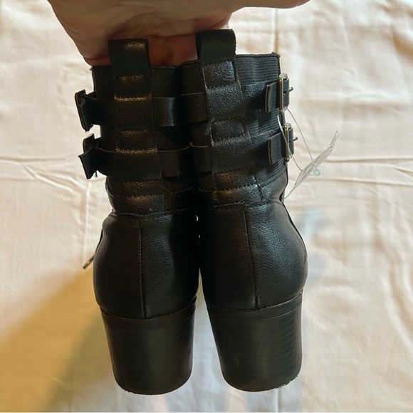 Brash Boots, Size 7 - Picture 5 of 9